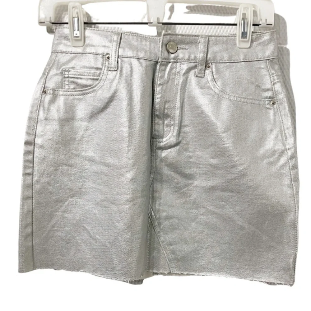 Forever 21 Silver faux leather raw hem mini skirt size small with 5 pockets.